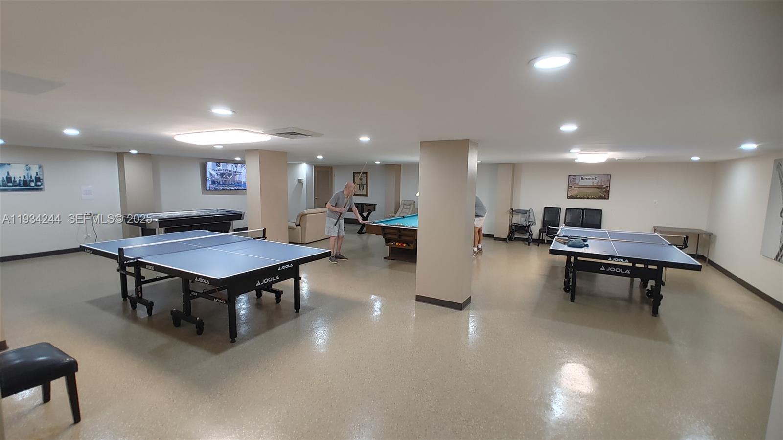 WINSTON TOWERS 500 CONDO - Residential