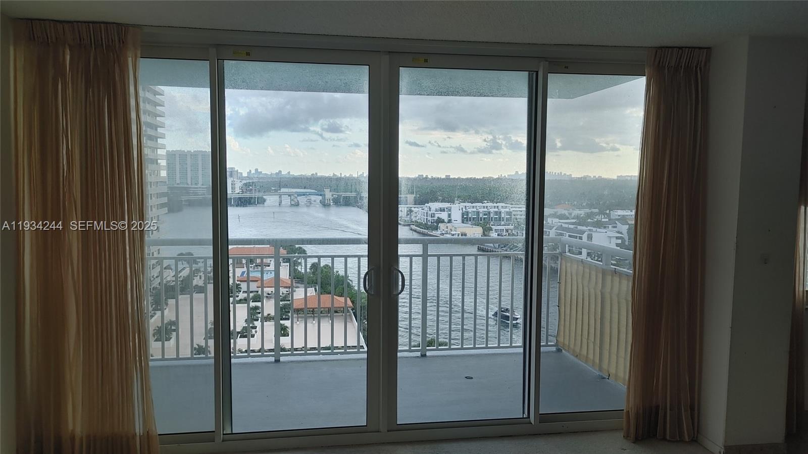 WINSTON TOWERS 500 CONDO - Residential