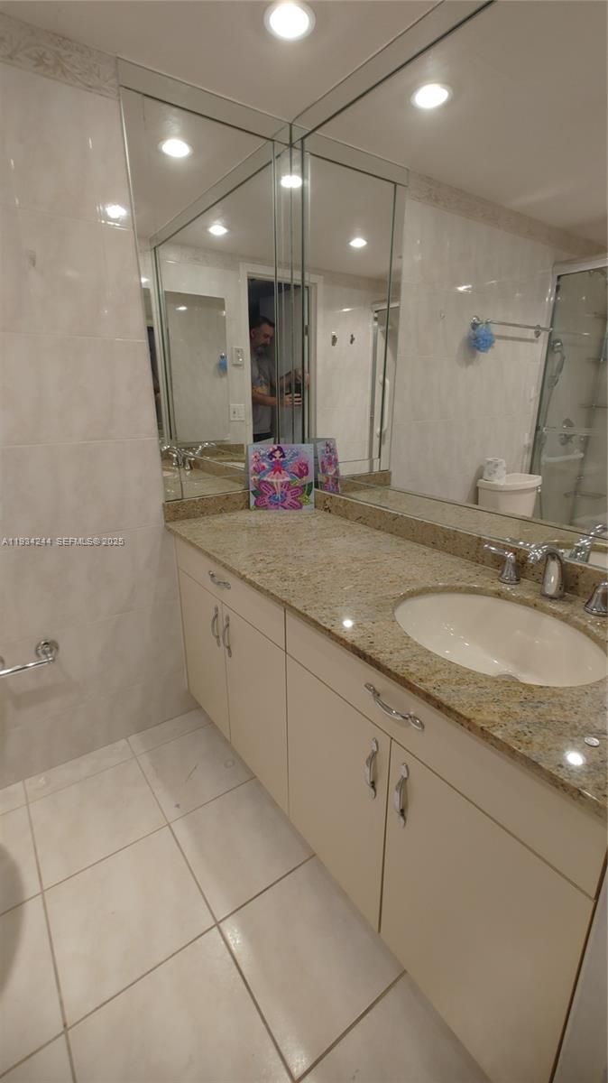 WINSTON TOWERS 500 CONDO - Residential