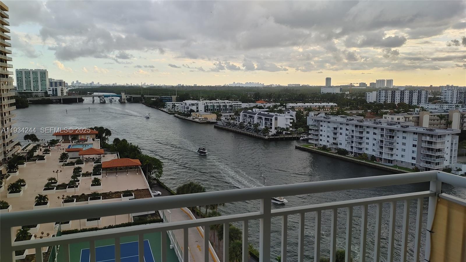 WINSTON TOWERS 500 CONDO - Residential