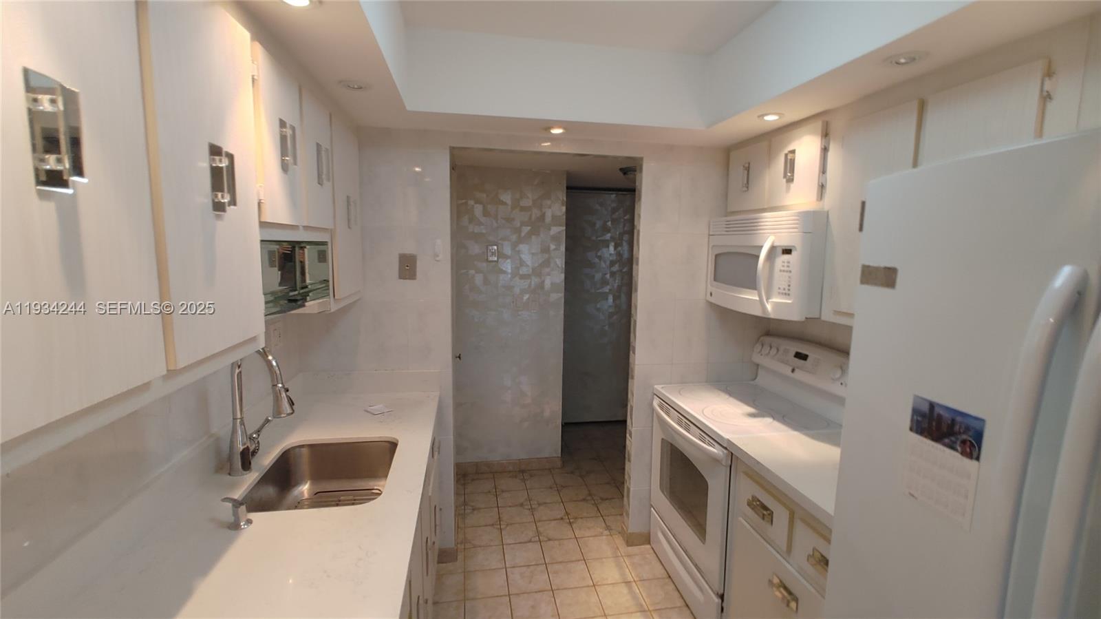 WINSTON TOWERS 500 CONDO - Residential
