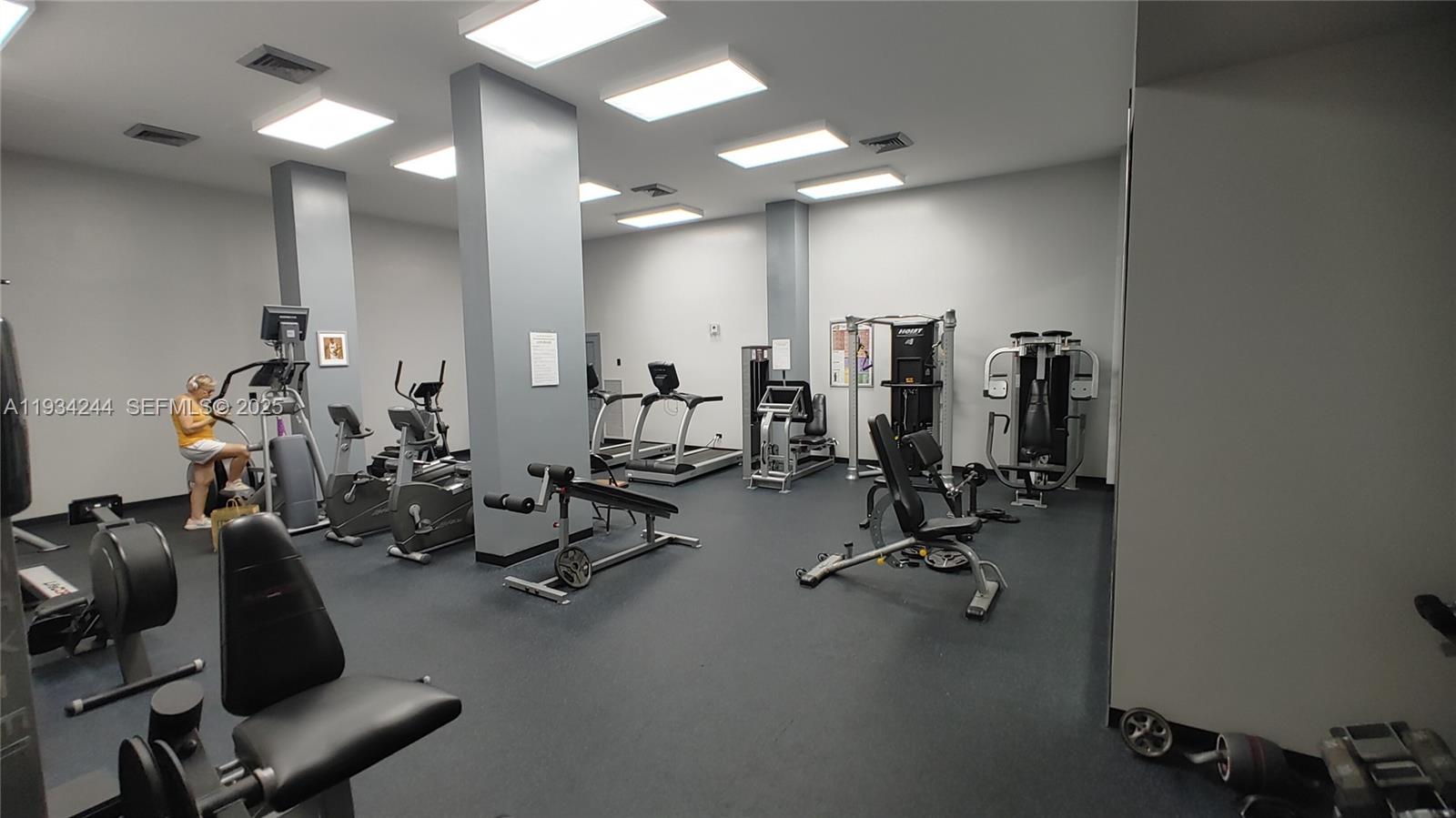 WINSTON TOWERS 500 CONDO - Residential