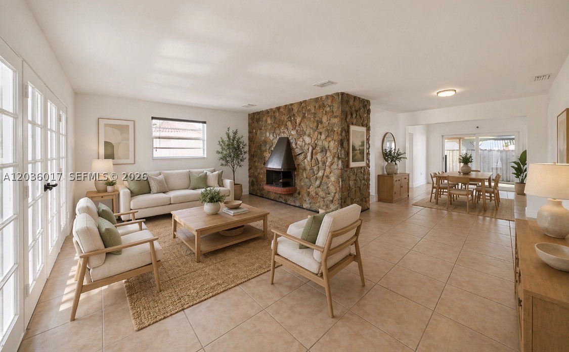 FONTAINEBLEAU GARDENS 1ST - Residential