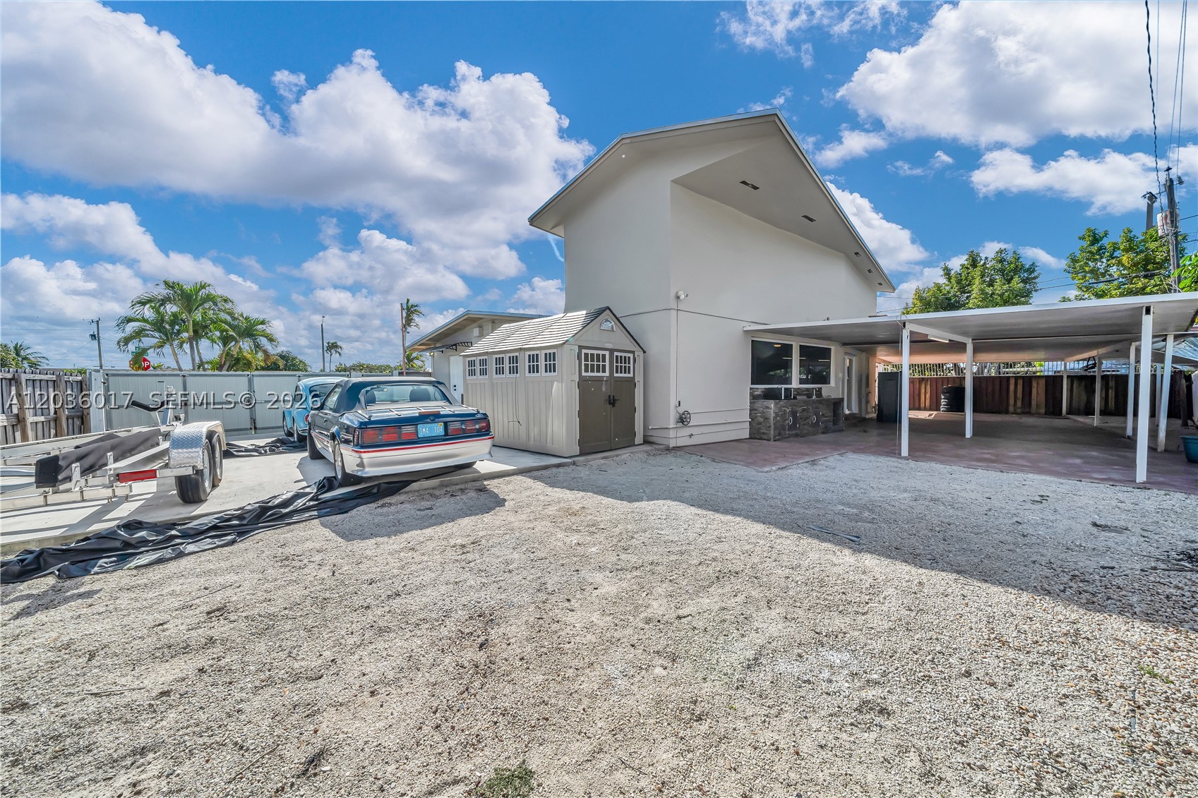 FONTAINEBLEAU GARDENS 1ST - Residential