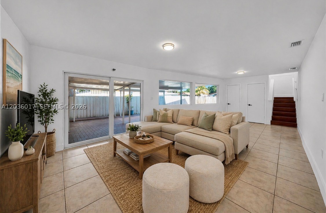 FONTAINEBLEAU GARDENS 1ST - Residential
