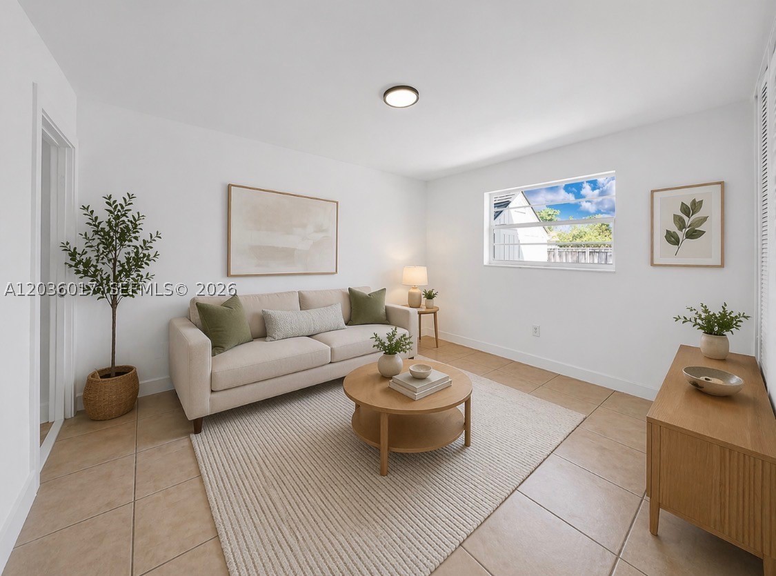 FONTAINEBLEAU GARDENS 1ST - Residential