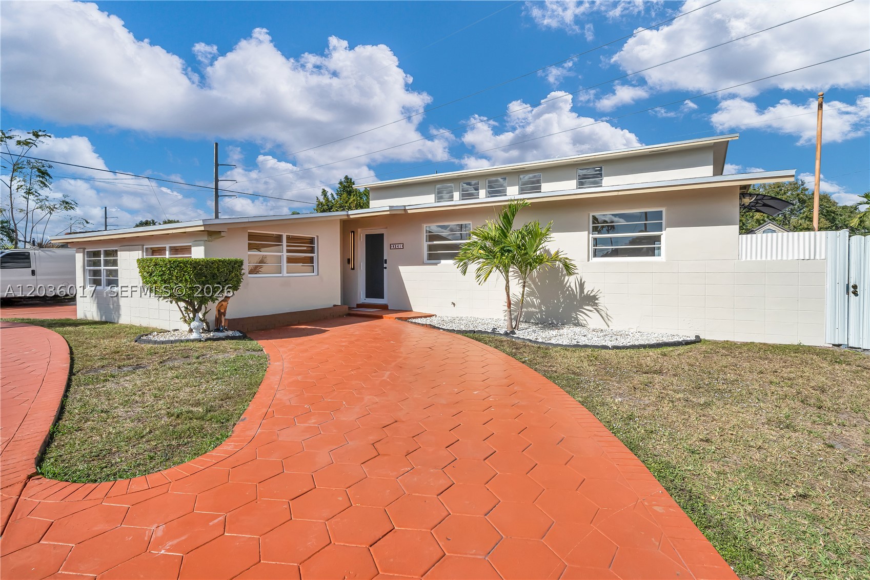 FONTAINEBLEAU GARDENS 1ST - Residential