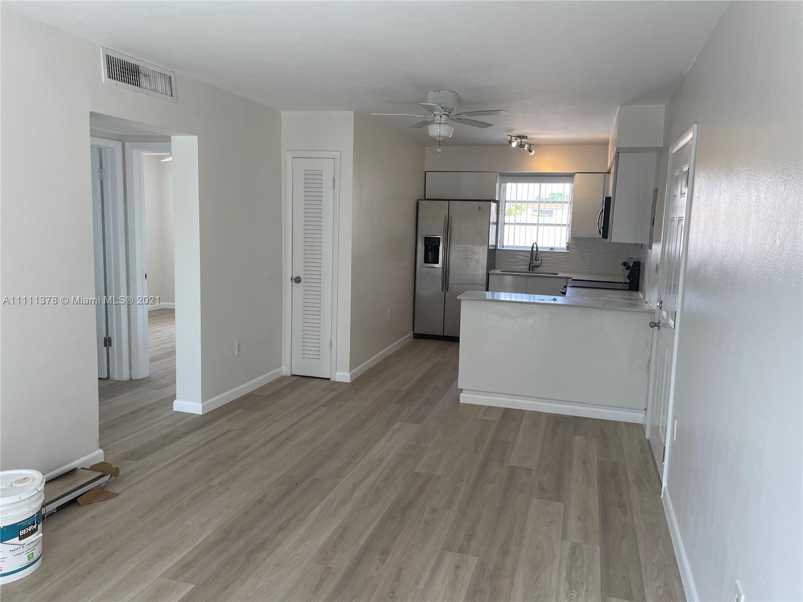 LAWRENCE ESTATE LAND CO - Residential Lease
