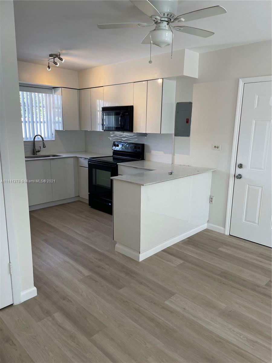 LAWRENCE ESTATE LAND CO - Residential Lease