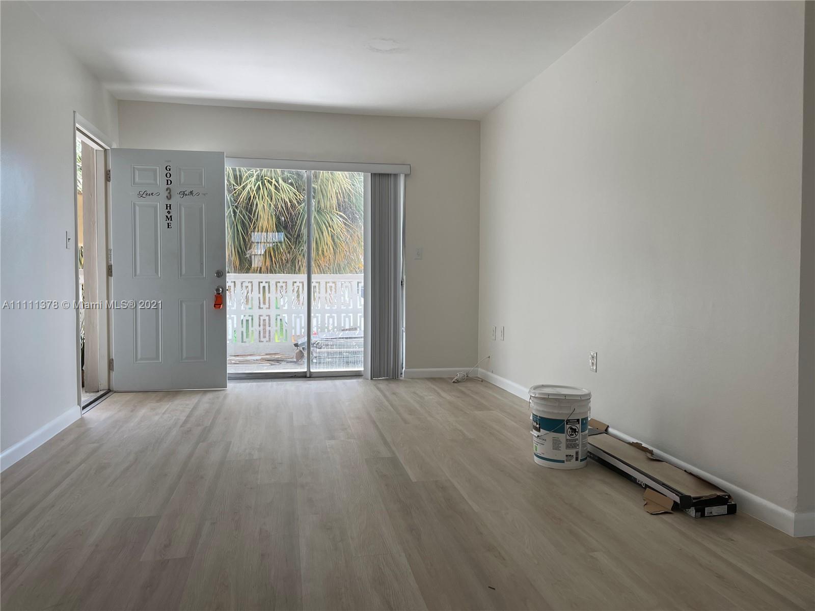 LAWRENCE ESTATE LAND CO - Residential Lease
