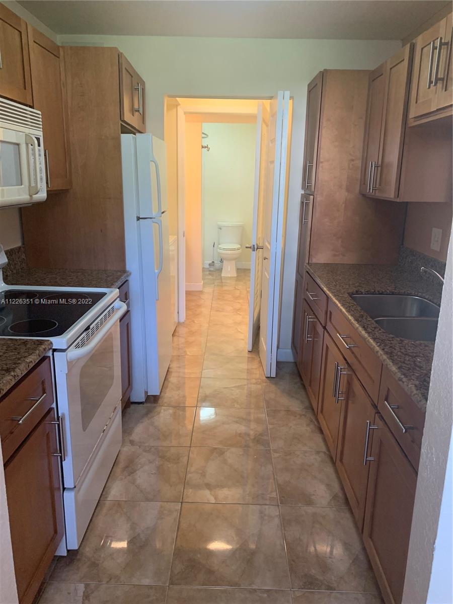 Beautiful and upgraded unit in Sunrise! Close to main avenues, shopping centers, entertainment. Washer and dryer inside the apartment. Granite counters, updated kitchen, first floor unit. Will not last.