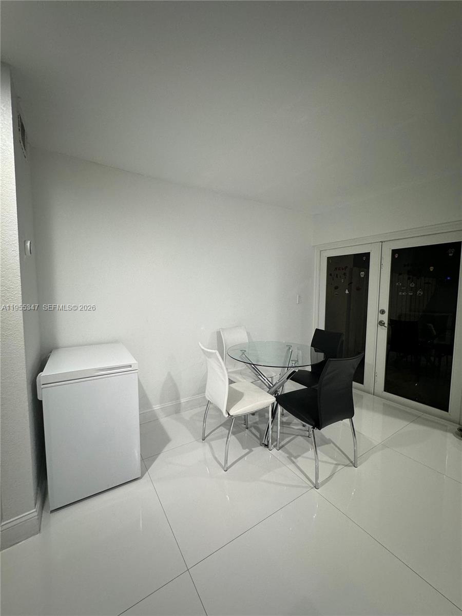 KENDALE WOODS NORTH CONDO - Residential
