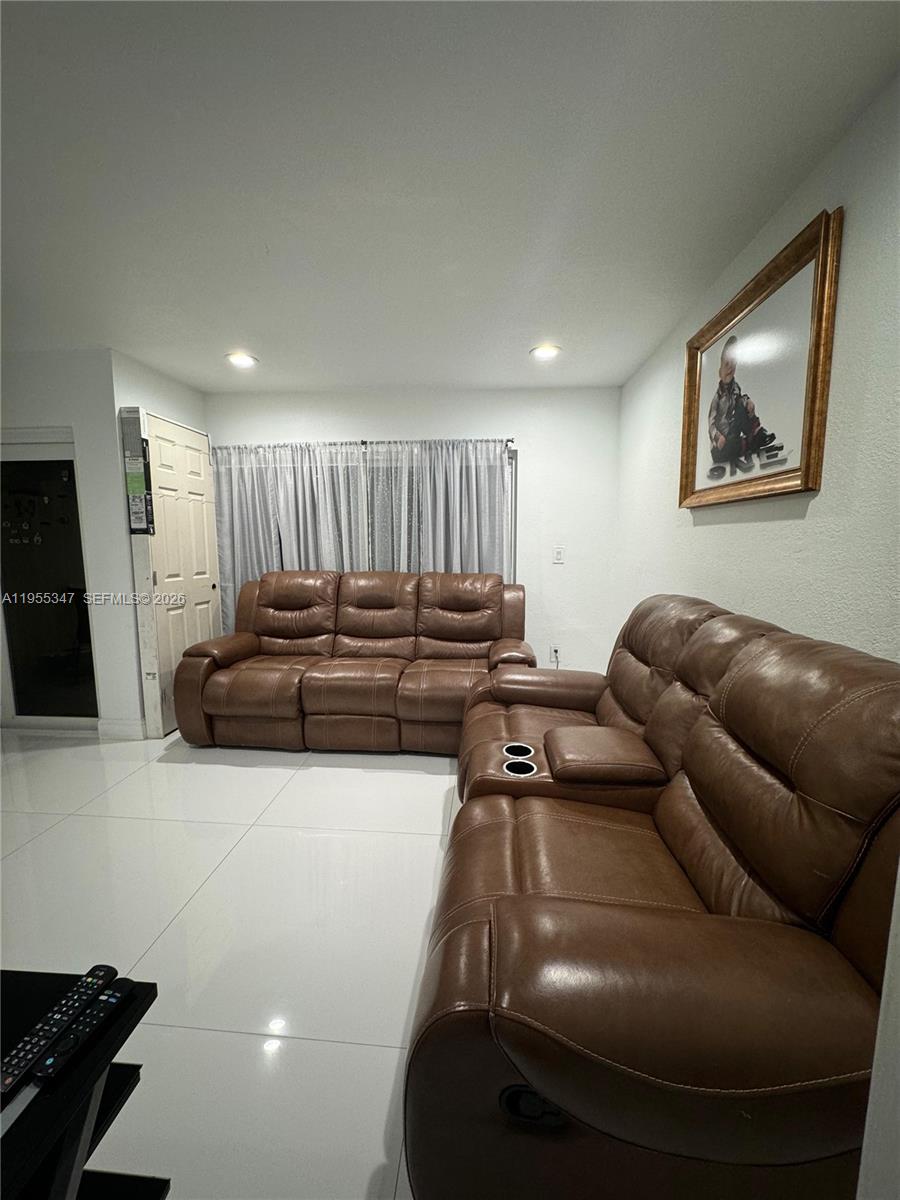 KENDALE WOODS NORTH CONDO - Residential