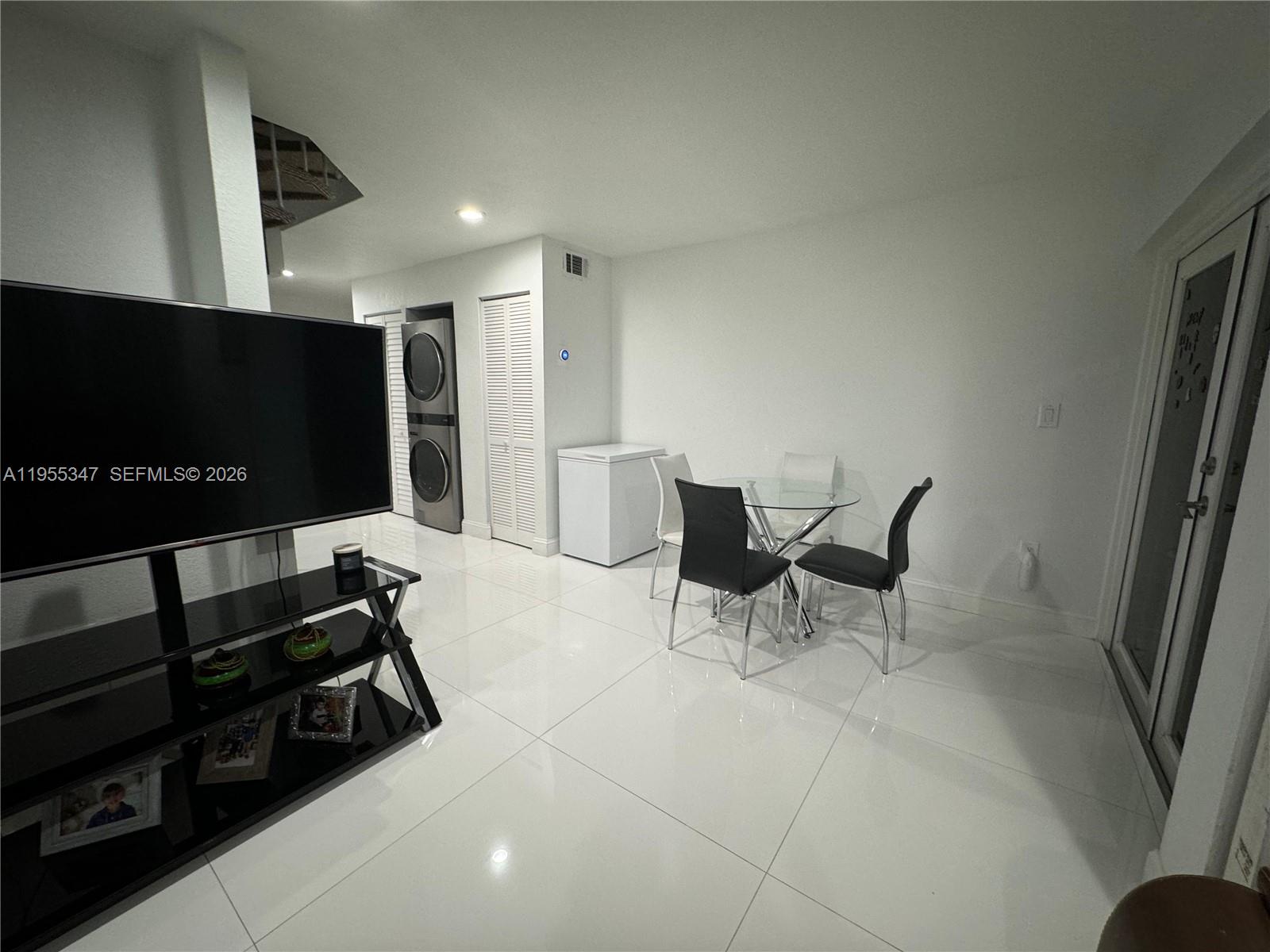 KENDALE WOODS NORTH CONDO - Residential