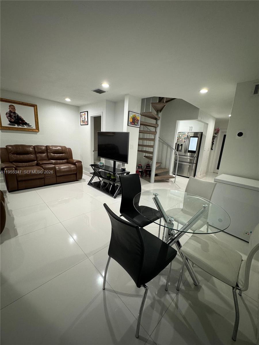 KENDALE WOODS NORTH CONDO - Residential