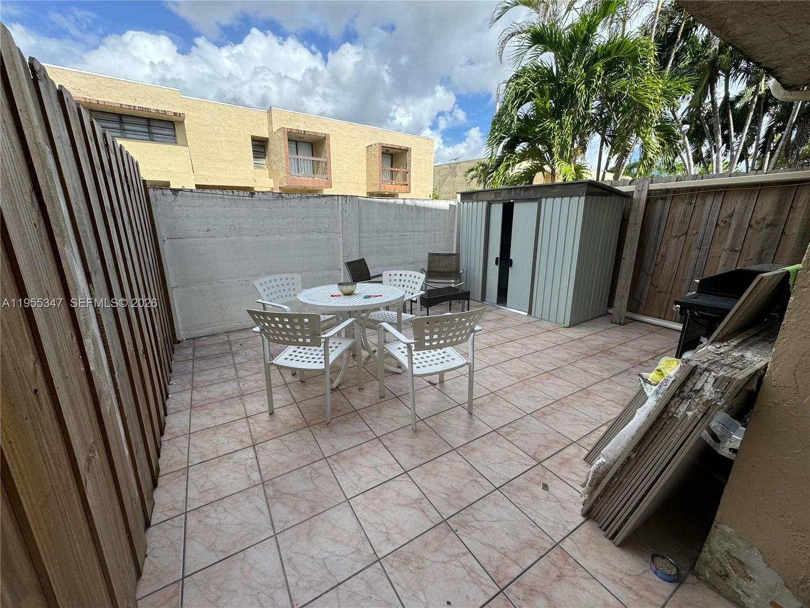 KENDALE WOODS NORTH CONDO - Residential