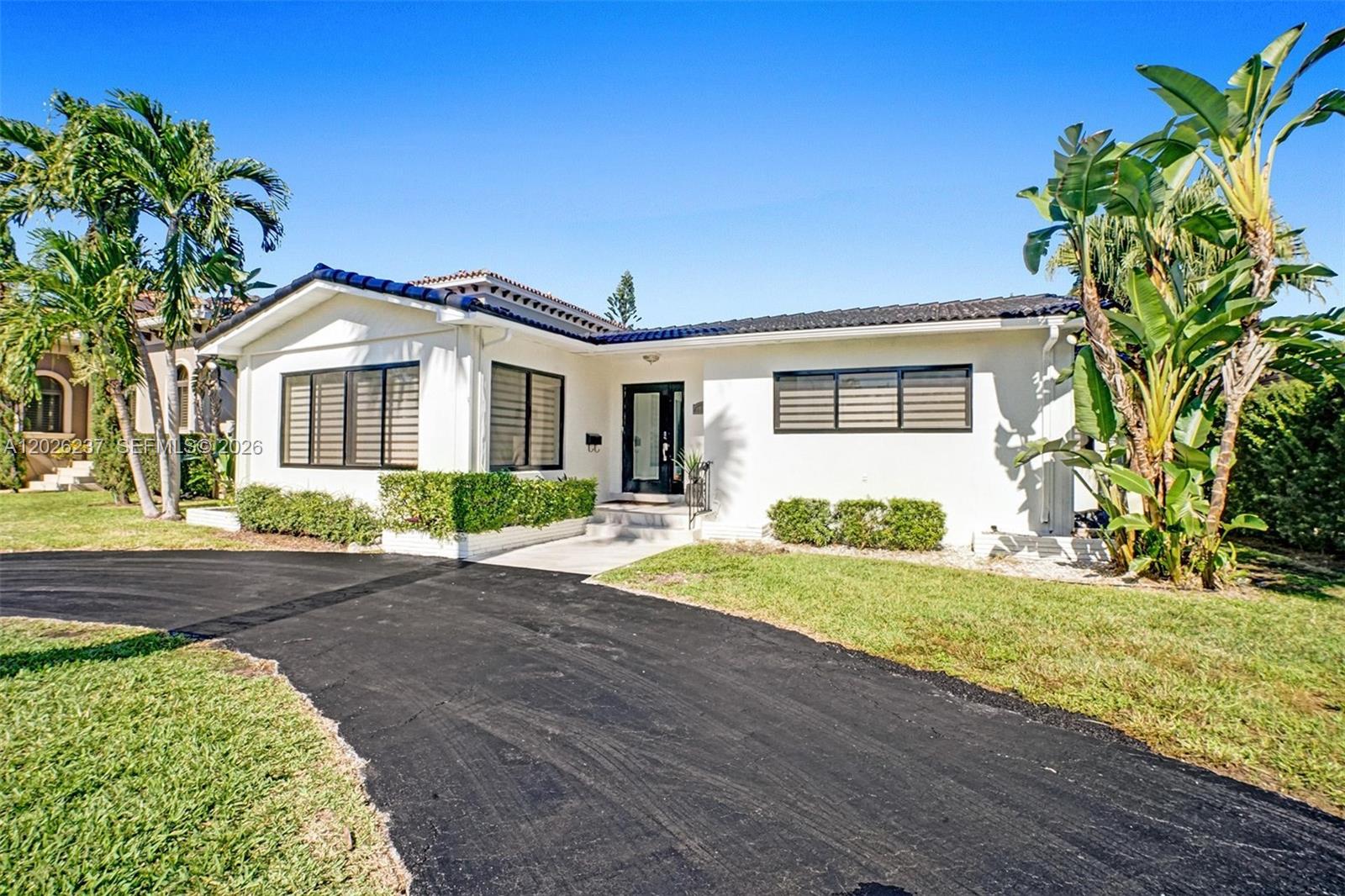 HOLLYWOOD LAKES SECTION - Residential