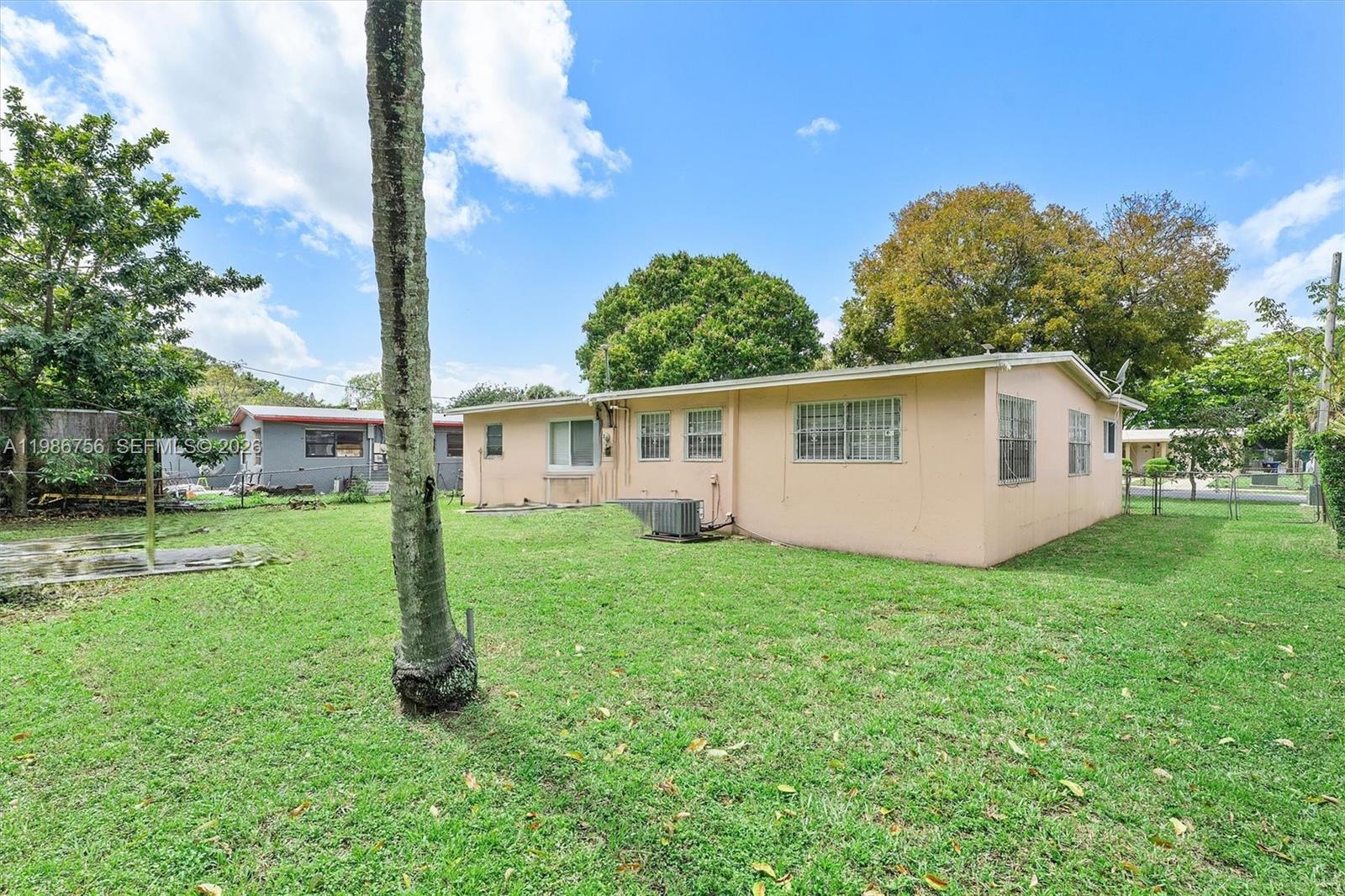 LAUDERDALE MANORS 19 ST - Residential