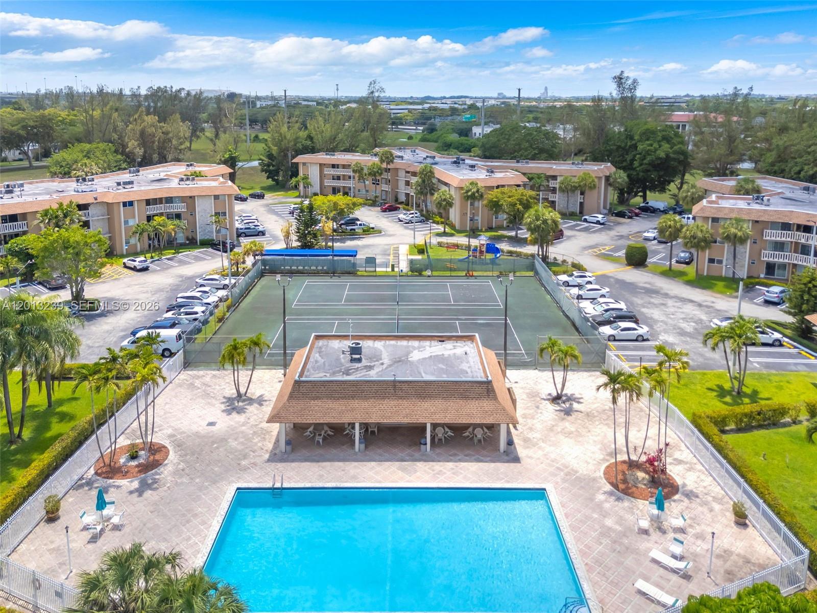 VILLAS OF MIAMI LAKES CON - Residential