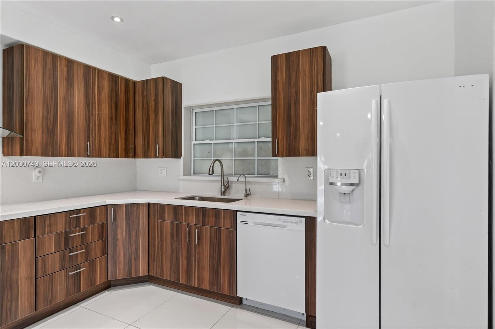 HILLTOP CONDO - Residential Lease