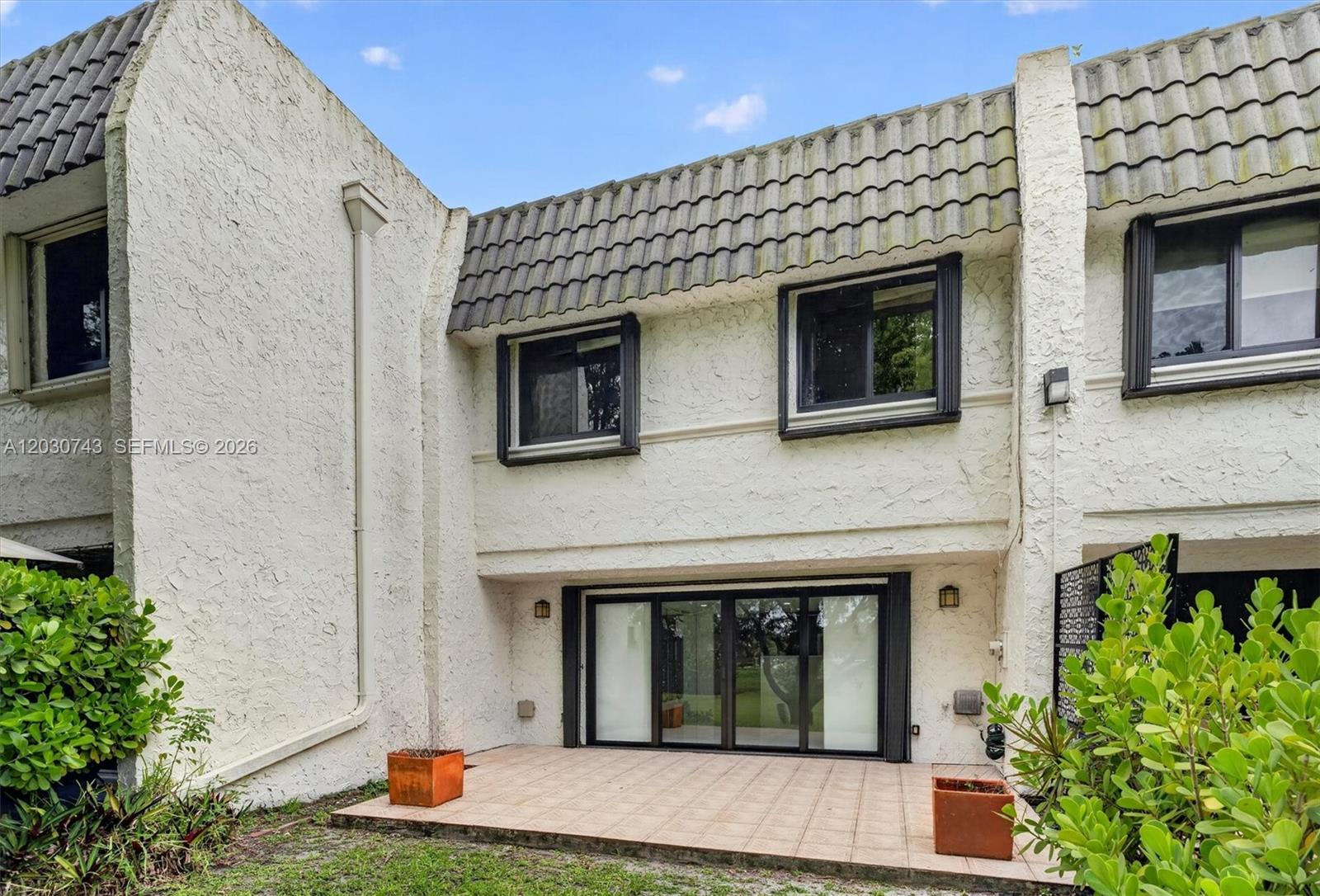 HILLTOP CONDO - Residential Lease
