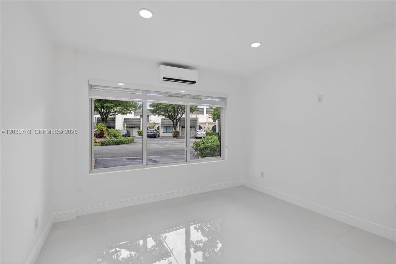 HILLTOP CONDO - Residential Lease