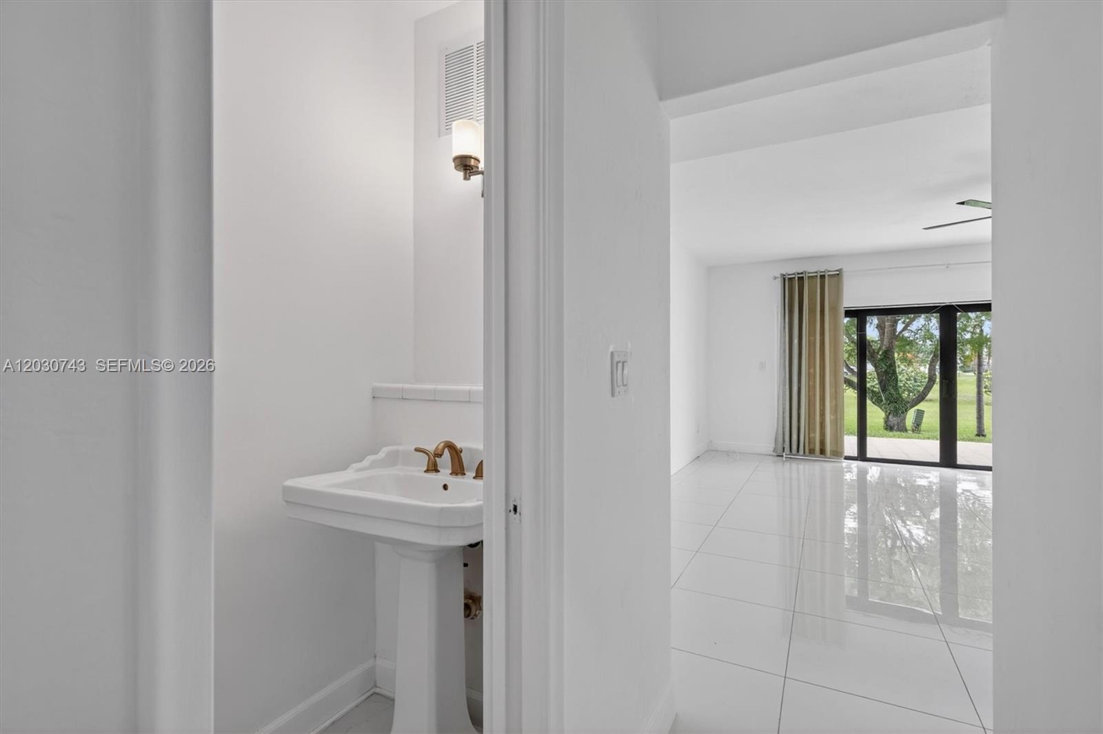 HILLTOP CONDO - Residential Lease