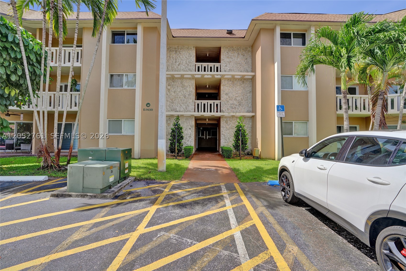 VILLAS OF MIAMI LAKES CON - Residential
