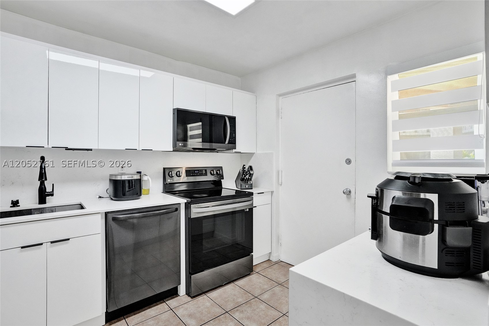 VILLAS OF MIAMI LAKES CON - Residential