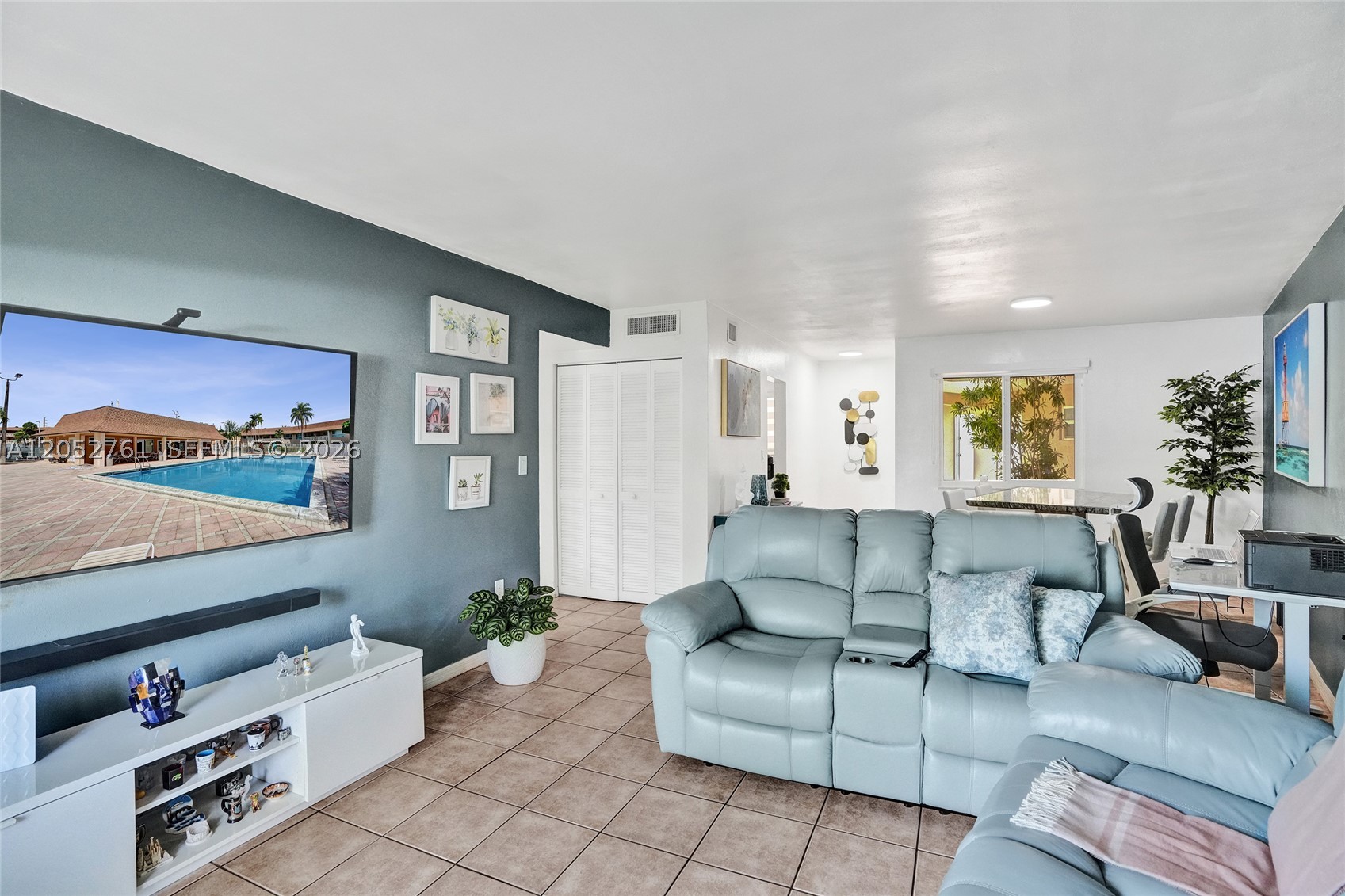 VILLAS OF MIAMI LAKES CON - Residential