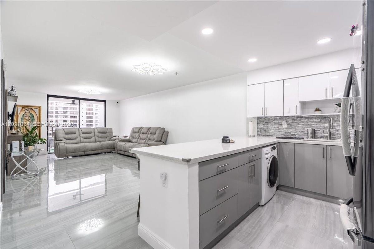 OLYMPUS CONDO PHASE - Residential