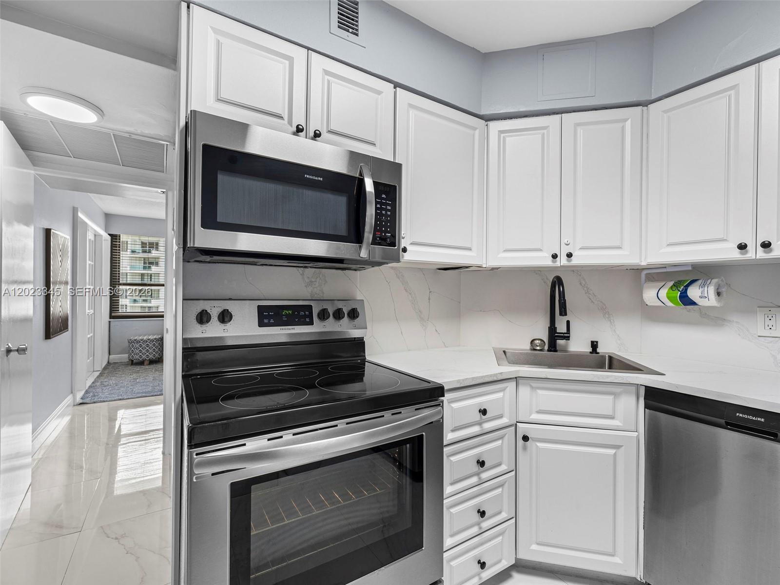 THE ALEXANDER CONDO - Residential