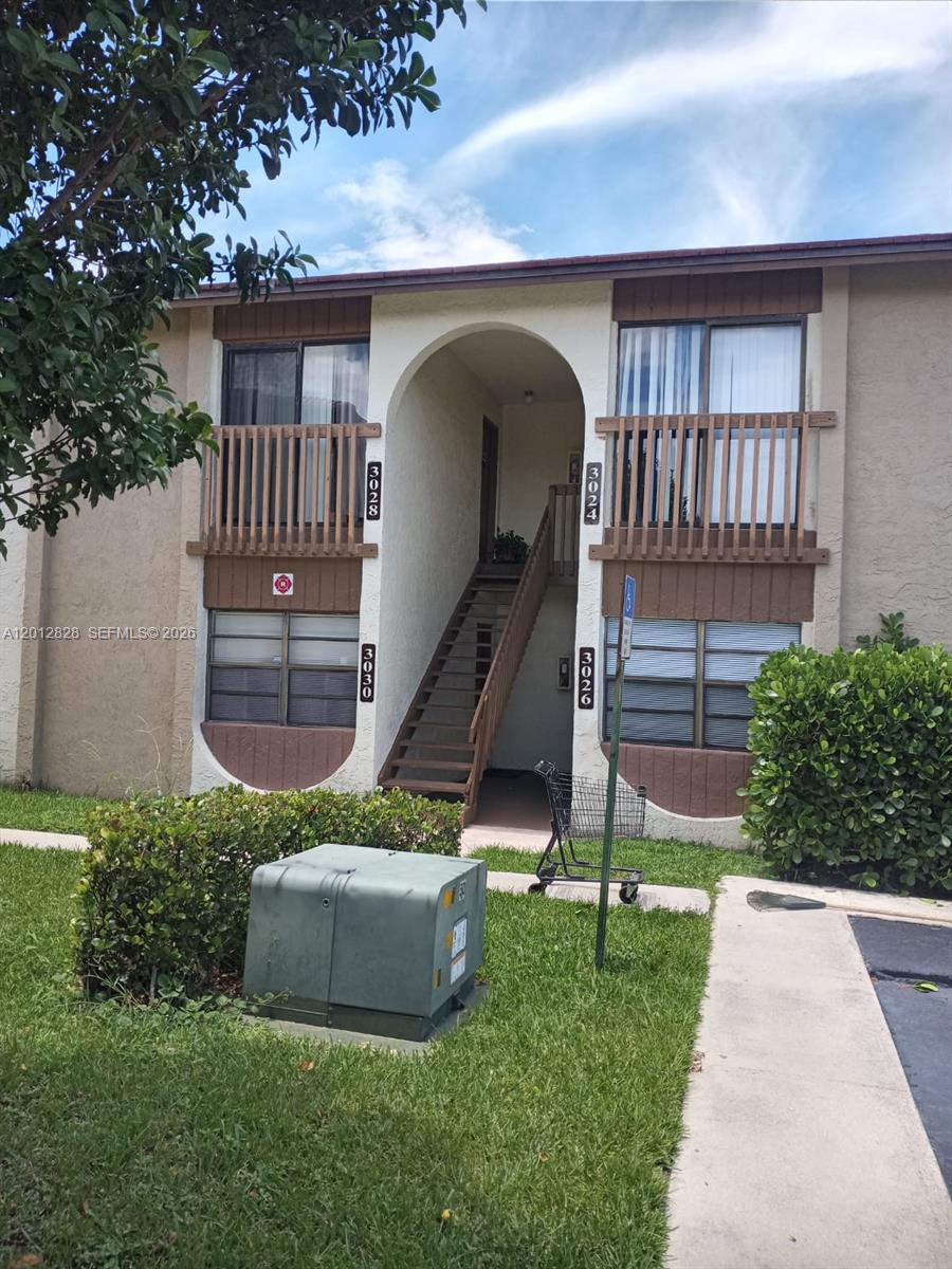 GREAT LOCATION, CLOSE TO MAYORS ROADS,  MINUTES FROM MALLS & SHOPPING PLAZAS, NO RESTRICTIONS TO RENT, INVESTORS FRIENDLY, ALREADY RENTED FOR $1800 A MO, RENT EXPIRE ON 8-31-2026, LOW HOA FEE.