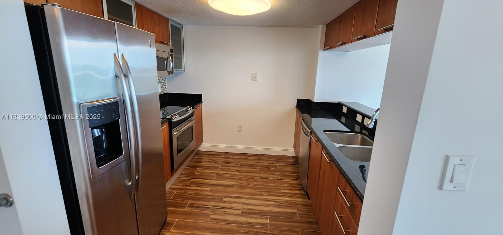 1800 CLUB CONDO - Residential