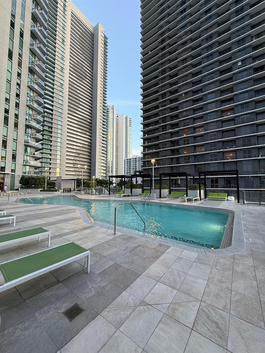 PARAISO BAYVIEWS CONDO - Residential