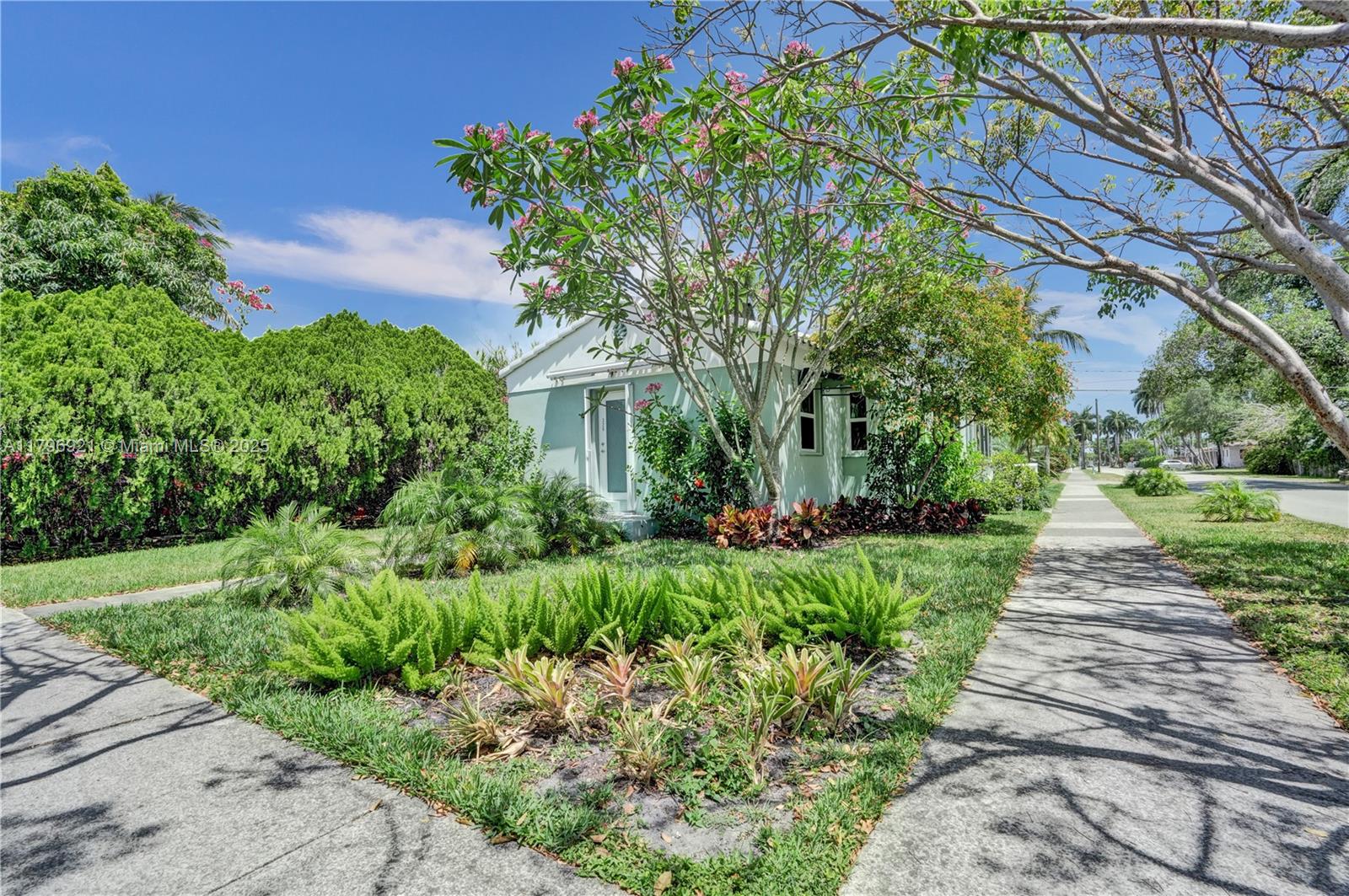 HOLLYWOOD - Residential