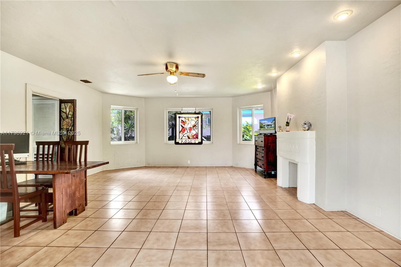 HOLLYWOOD - Residential