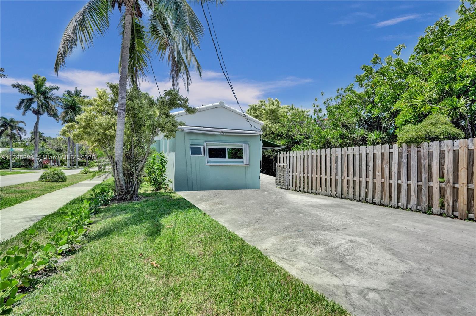 HOLLYWOOD - Residential
