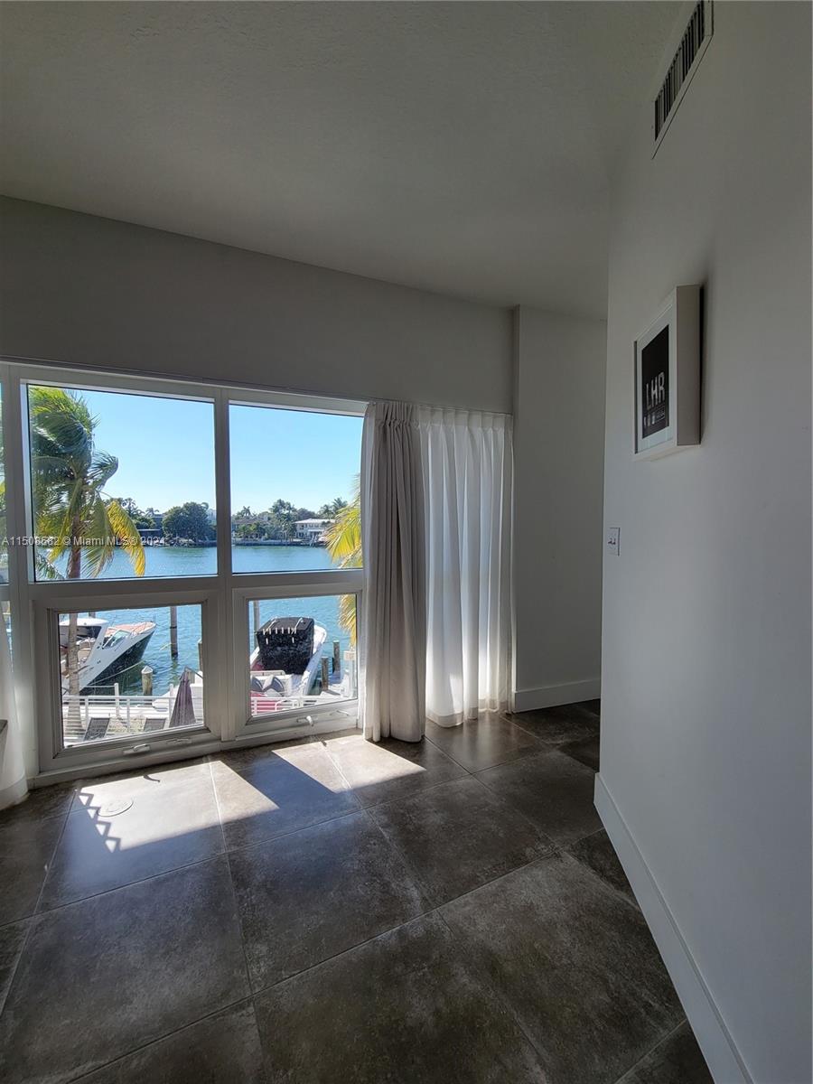 REGATTA AT INDIAN CREEK C - Residential Lease