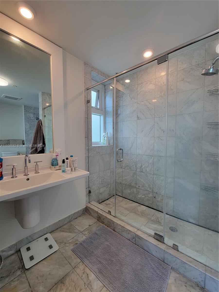 REGATTA AT INDIAN CREEK C - Residential Lease