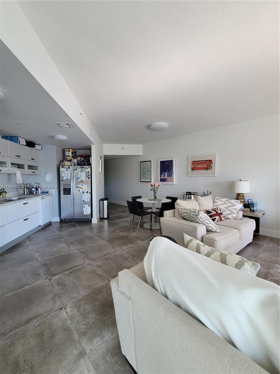 REGATTA AT INDIAN CREEK C - Residential Lease