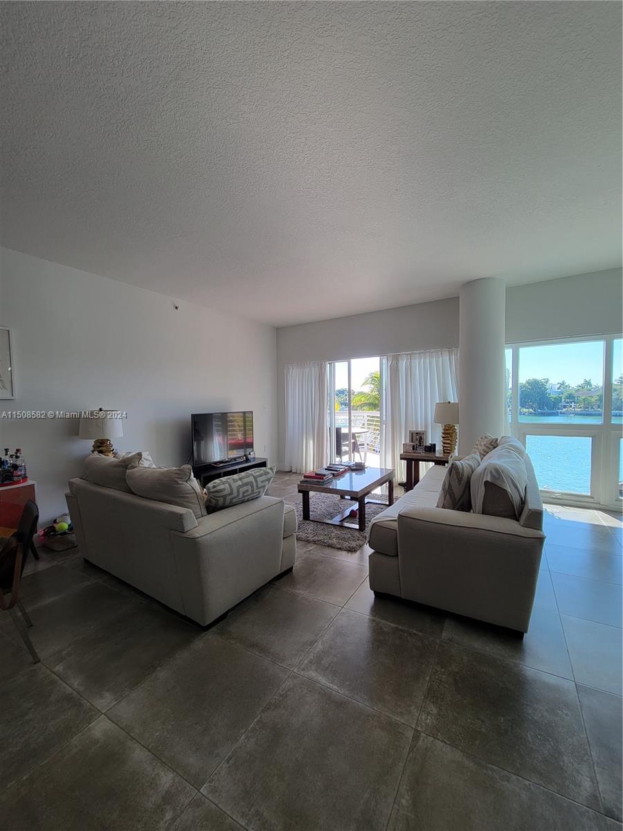 REGATTA AT INDIAN CREEK C - Residential Lease