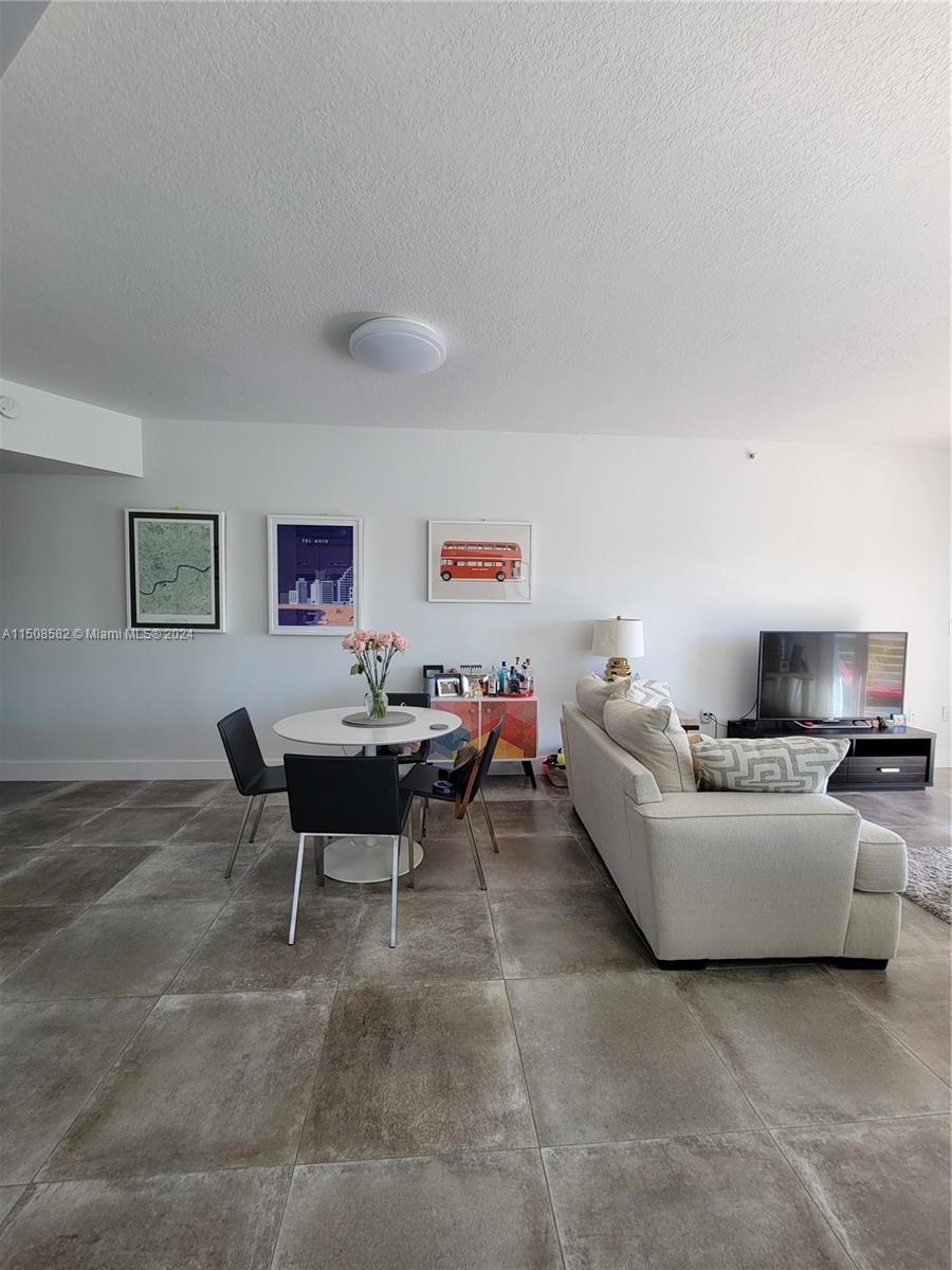 REGATTA AT INDIAN CREEK C - Residential Lease