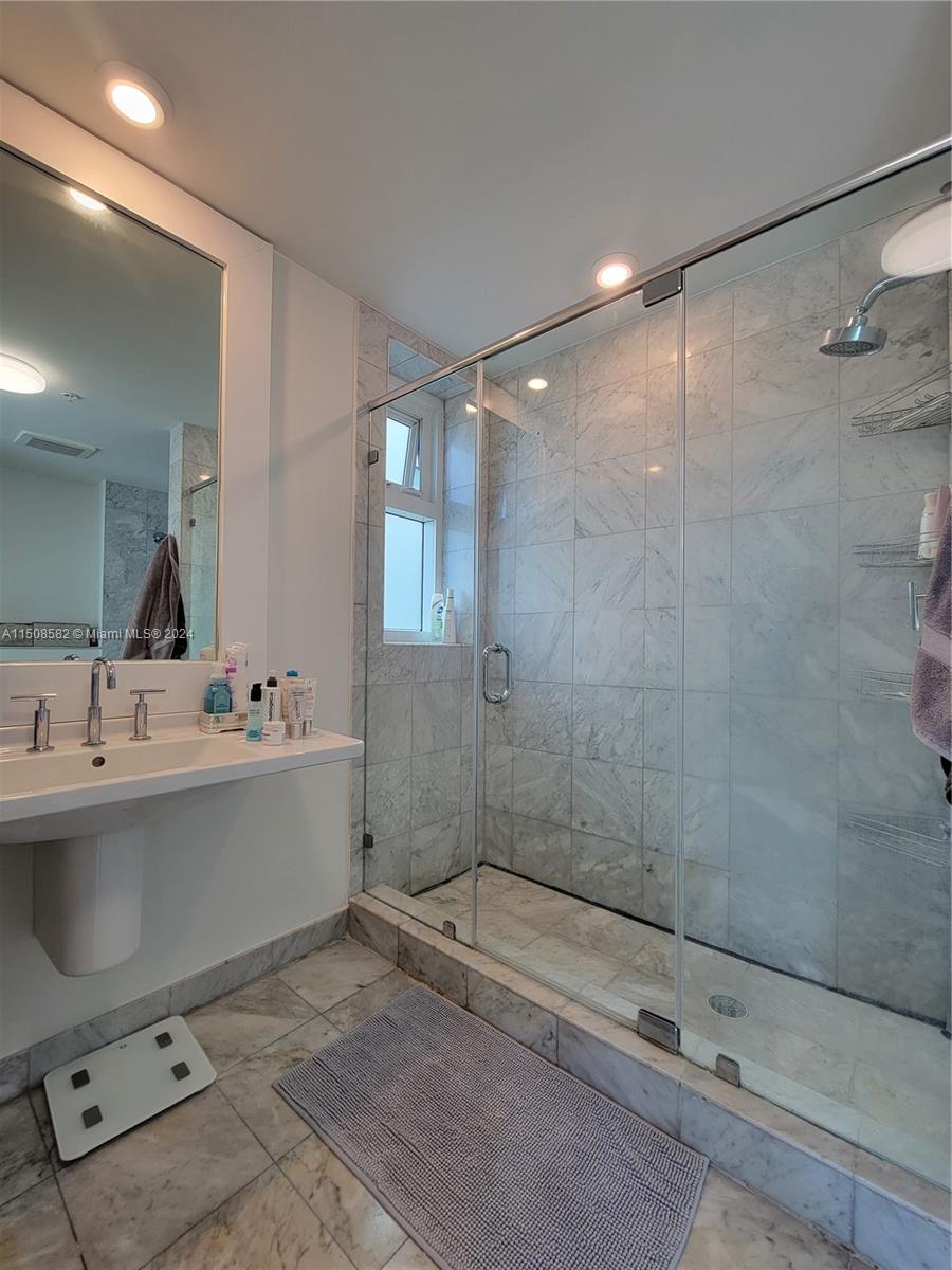 REGATTA AT INDIAN CREEK C - Residential Lease
