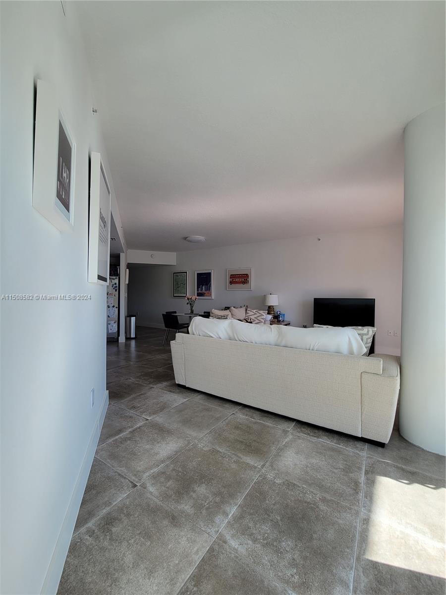 REGATTA AT INDIAN CREEK C - Residential Lease