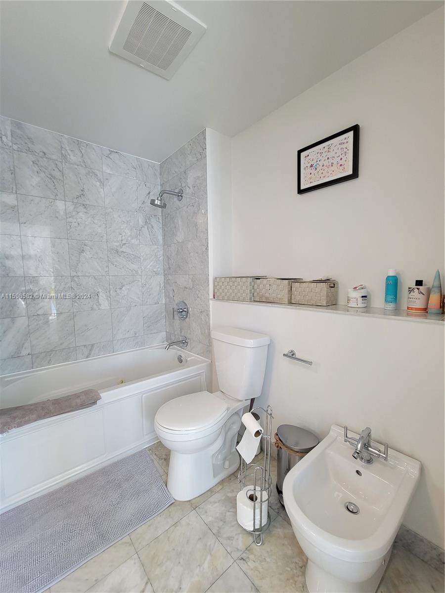 REGATTA AT INDIAN CREEK C - Residential Lease