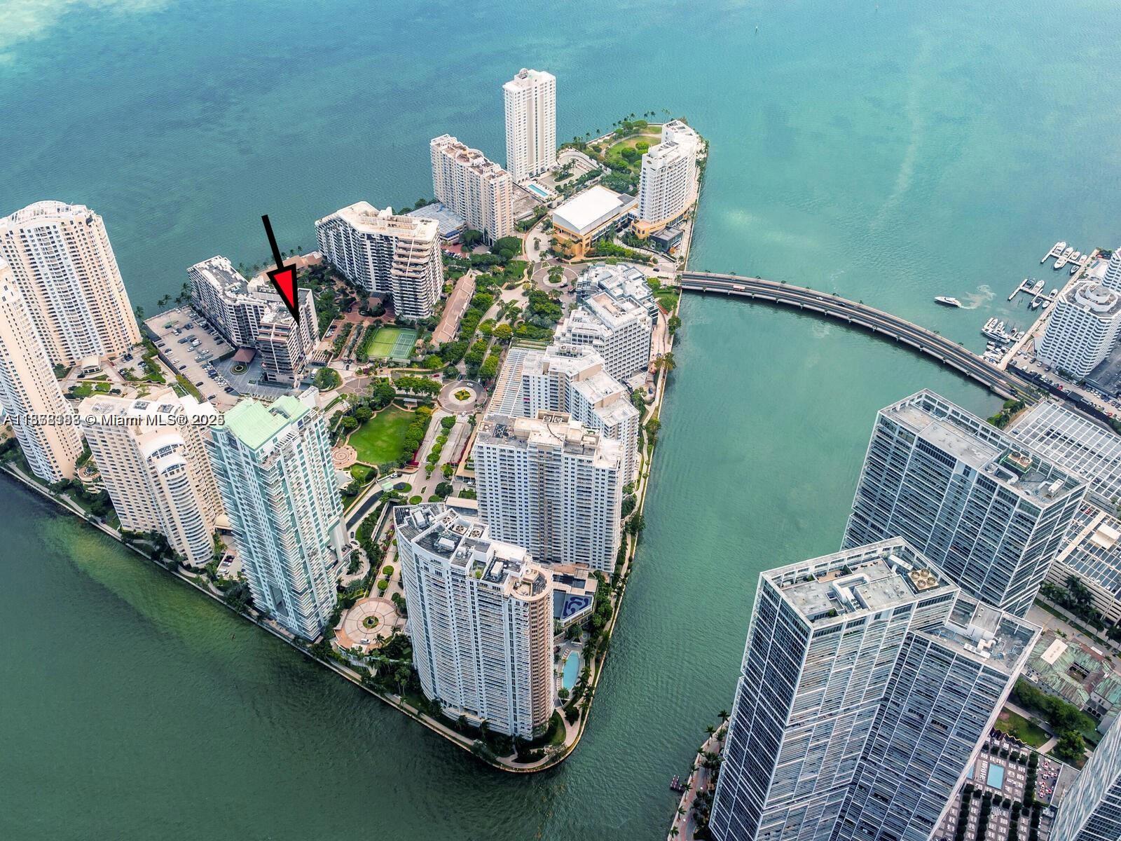 >>>> Video available <<<    Best priced 2/2 in the exclusive Brickell Key! Bright...nice views...split plan..tile throughout...enjoy the island living and resort style amenities. Minutes to the best restaurants and shopping in the heart of Brickell Avenue.
-- Owner has already paid the special assessment in FULL