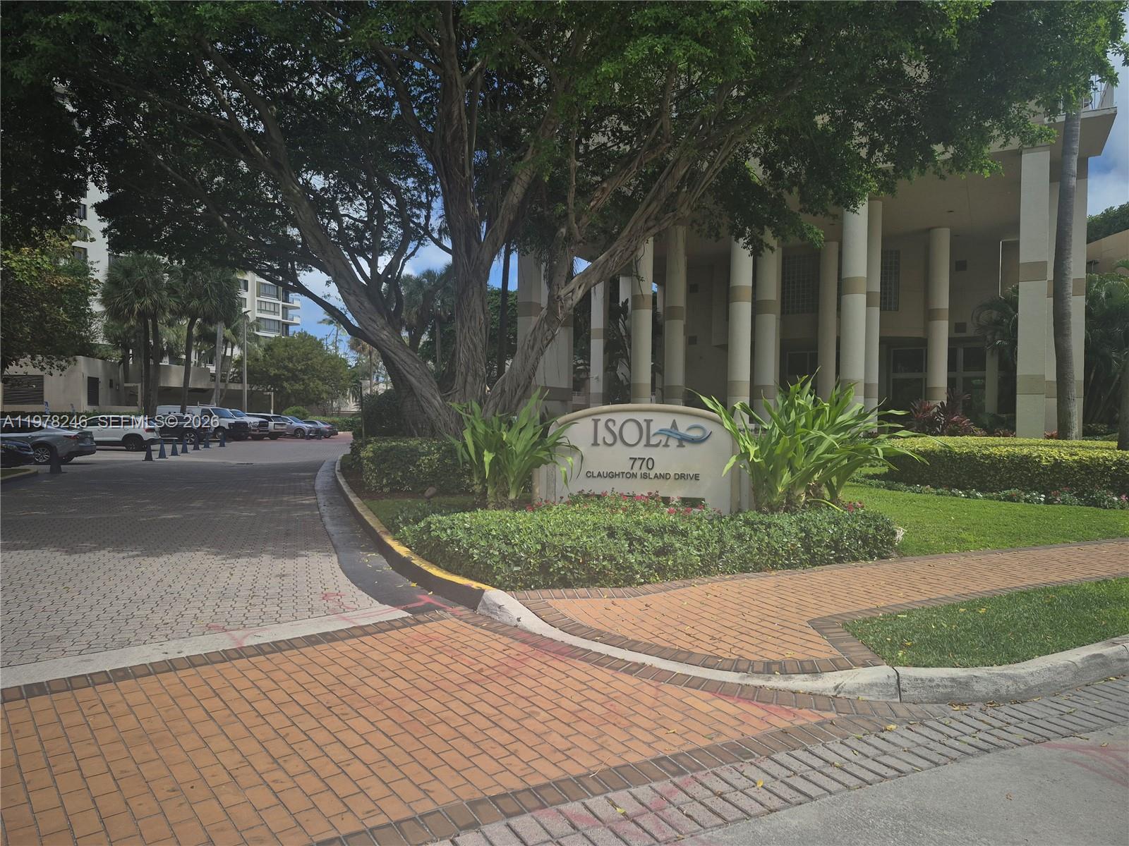 Very well kept unit .Breathtaking view of the waterway bay. Enjoy a beautiful view from the 20th floor. Washer and dryer in unit with all appliances. Its perfectly located on brickel key,near restaurants,shops and many more. New restoration of pool and deck. Plenty of ammenities, gym ,sauna, valet parking, conference room. A must see condo in a beautiful perfect location.