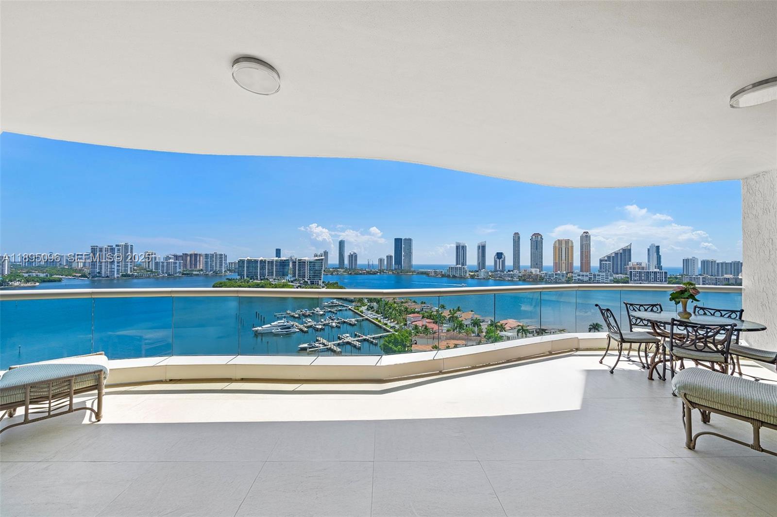 BELLAMARE @ WILLIAMS ISLA - Residential