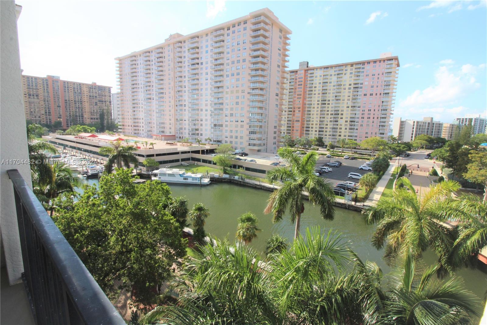 PORTO BELLAGIO CONDO - Residential